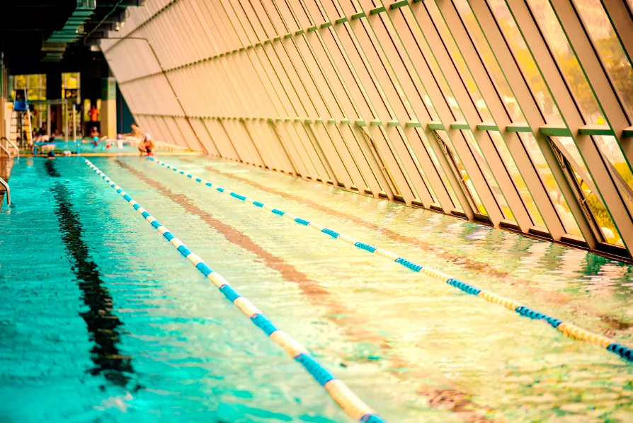 泗水成人混凝土钢结构游泳池项目